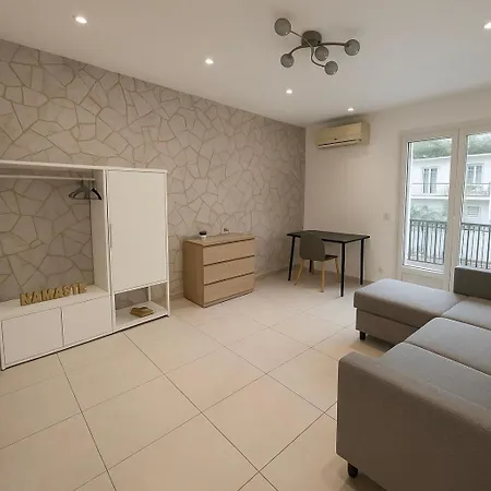 Charming 3 2 Minutes From The And Tram *